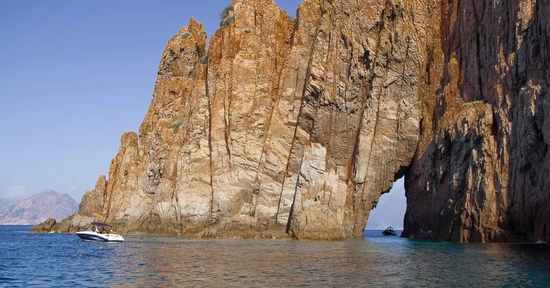 Accès à pied : le comparatif honnête des calanques